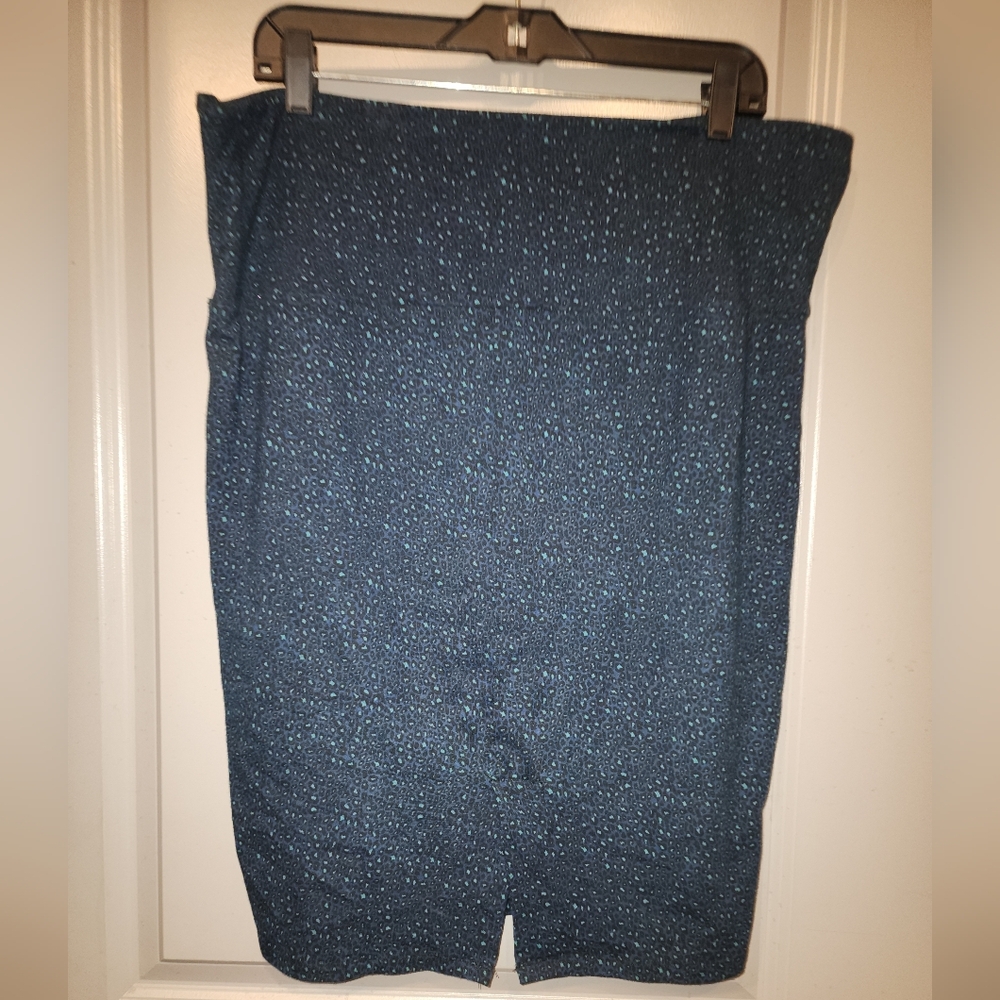 Elegant Navy Blue Pencil Skirt - Picture 3 of 3